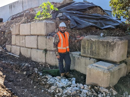 Large concrete self interlocking retaining wall blocks made from recycled concrete